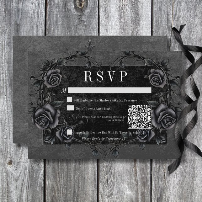 Tarjeta De Confirmación De Asistencia Raven negro gótico y Rosas negros Boda Código QR (Gothic Black Raven & Black Roses Wedding QR Code RSVP Card)