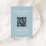 Tarjeta De Confirmación De Asistencia Texto elegante azul en polvo | Código QR Boda<br><div class="desc">Esta minimalista y elegante tarjeta de respuesta de boda de código QR escaneable presenta un texto blanco moderno sobre un fondo azul claro,  en polvo,  para una moda,  simple y elegante. Sus huéspedes pueden escanear fácilmente el código para visitar el sitio web de su boda y rsvp en línea.</div>