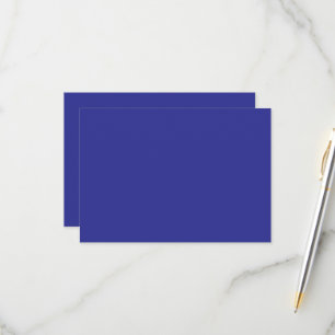 Tarjeta De Confirmación De Asistencia una pared azul con un reloj