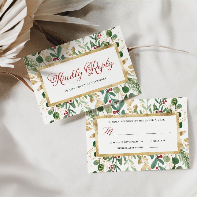 Tarjeta De Confirmación De Asistencia Verde dorado blanco | Boda de Navidades (An elegant, white Christmas wedding rsvp card with gold, green and red foliage)