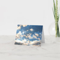 Tarjeta de Congrats del ruso, nubes del cielo