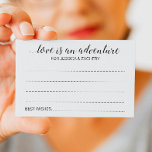 Tarjeta De Consejos El Amor Es Una Aventura Boda Cartas De Listas De C<br><div class="desc">Estas hermosas tarjetas de consejo boda "love is a adventure" (amor es una aventura) serán una adición perfecta a la mesa del libro de invitados. Tendrás a todos los invitados hablando de sus mejores ideas de aventura para los recién casados. Parte de la colección de Alejandra.</div>