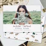 Tarjeta De Consejos La luz beige malva rosa bat Mitzvah salva la fecha<br><div class="desc">El elegante estilo teal,  la escritura burdeos con rosas de jardín de malva beige y ondulada es el diseño perfecto para su Bat Mitzvah Salvar las tarjetas de fecha. Transfiera este diseño floral a otra tarjeta. Carga fácilmente tu propia foto. Versátil para paletas malva,  rubor,  beige,  color de piel.</div>