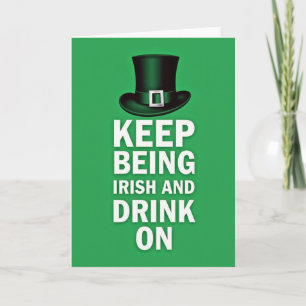 Tarjeta de copa irlandesa sobre sombrero