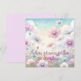 Tarjeta de cotización y flores de cosmos