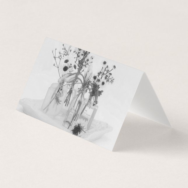 Tarjeta De Cuatro Botellas Y Flores Blancas (Anverso)