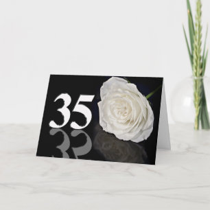 Tarjeta de cumpleaños 35 con rosa blanca clásica
