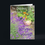 Tarjeta de cumpleaños 90 para la abuela - Jardín d<br><div class="desc">Tarjeta de cumpleaños número 90 para una abuela con lavanda y nasturtiums,  tomada de una fotografía de Judy Adamson. Si quieres que cambien el texto principal,  por favor contacta conmigo a través de mi tienda y siéntete libre de editar o borrar el saludo interno.</div>