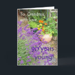 Tarjeta de cumpleaños 90 para la abuela - Jardín d<br><div class="desc">Tarjeta de cumpleaños número 90 para una abuela con lavanda y nasturtiums,  tomada de una fotografía de Judy Adamson. Si quieres que cambien el texto principal,  por favor contacta conmigo a través de mi tienda y siéntete libre de editar o borrar el saludo interno.</div>