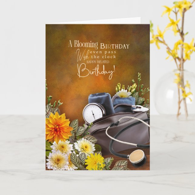 Tarjeta de cumpleaños atrasado con tema médico (flor amarilla)