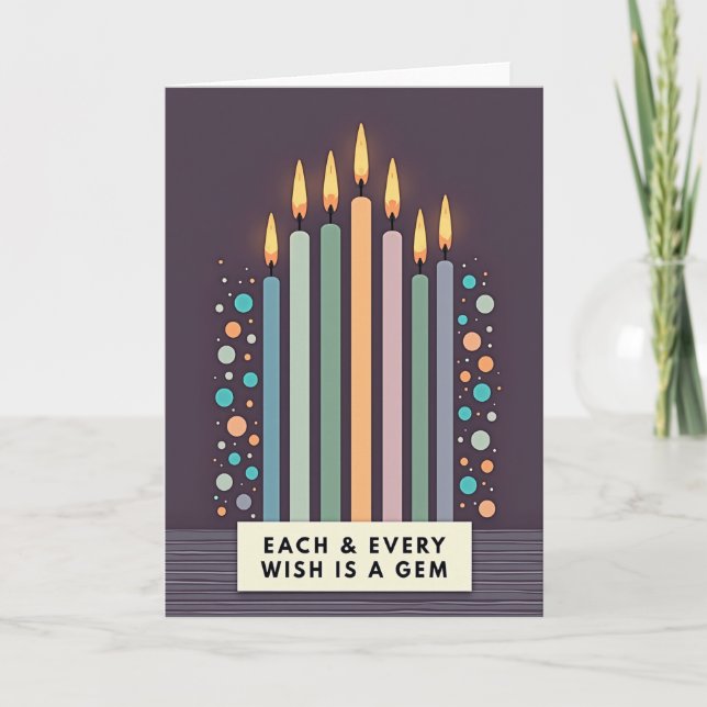 Tarjeta de cumpleaños con arco de velas serenas (Anverso)