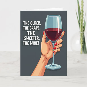 Tarjeta de cumpleaños con copa de mano elegante