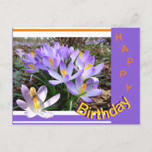 Tarjeta de cumpleaños con crocus y abeja feliz