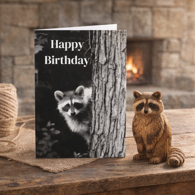 Tarjeta de cumpleaños con foto de mapache en blanc (Rustic birthday card featuring original raccoon photo by Susang6  made for wildlife lovers)