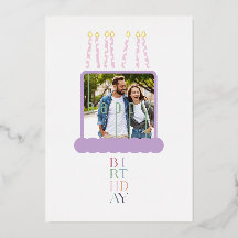 Tarjeta de cumpleaños con foto y pastel de oro en