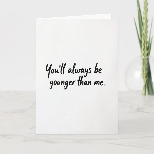 Tarjeta de cumpleaños con la frase 'Eres más joven (Anverso)