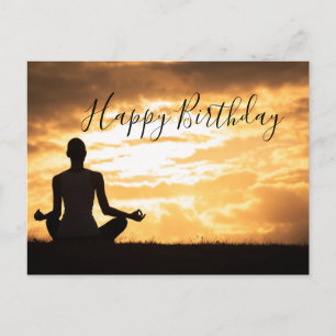 Tarjeta de cumpleaños con silueta de yoga de medit