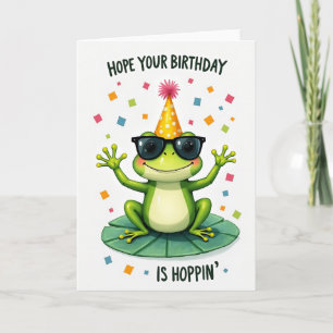 Tarjeta de cumpleaños de anfibio jubiloso