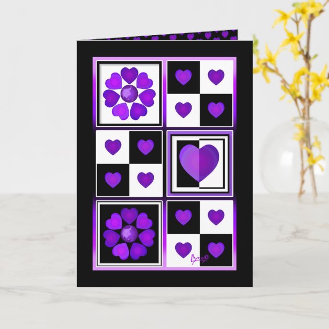 Tarjeta de cumpleaños de B&W Purple Hearts Beating (flor amarilla)