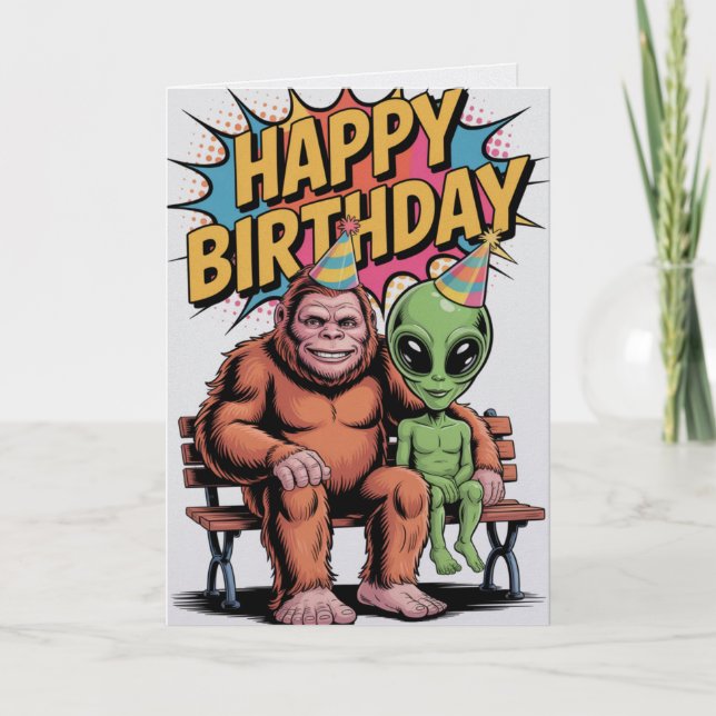 Tarjeta de cumpleaños de Bigfoot Alien divertida C (Anverso)