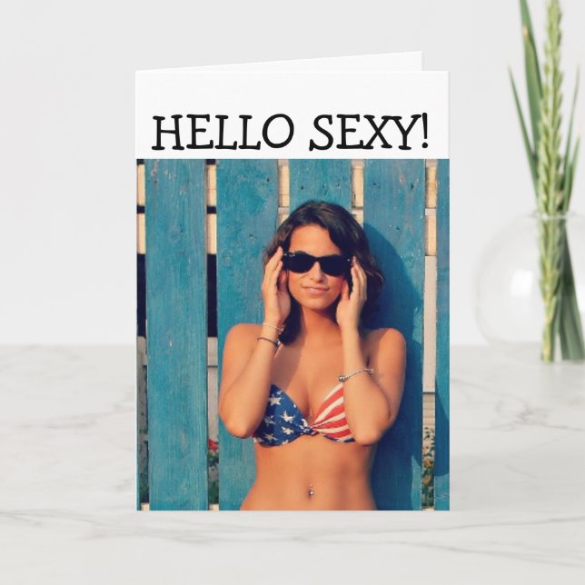 TARJETA DE CUMPLEAÑOS DE CHICA PATRIOTA BIKINI (Anverso)