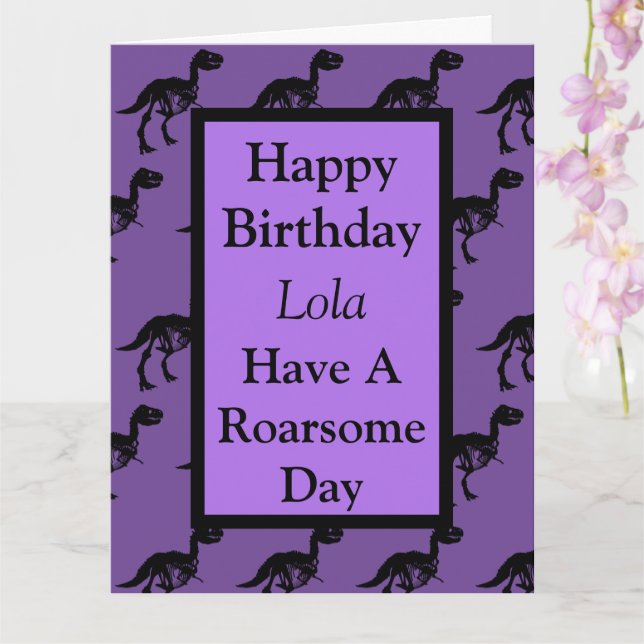 Tarjeta de cumpleaños de dinosaurios ruidosa perso (Orquídea)