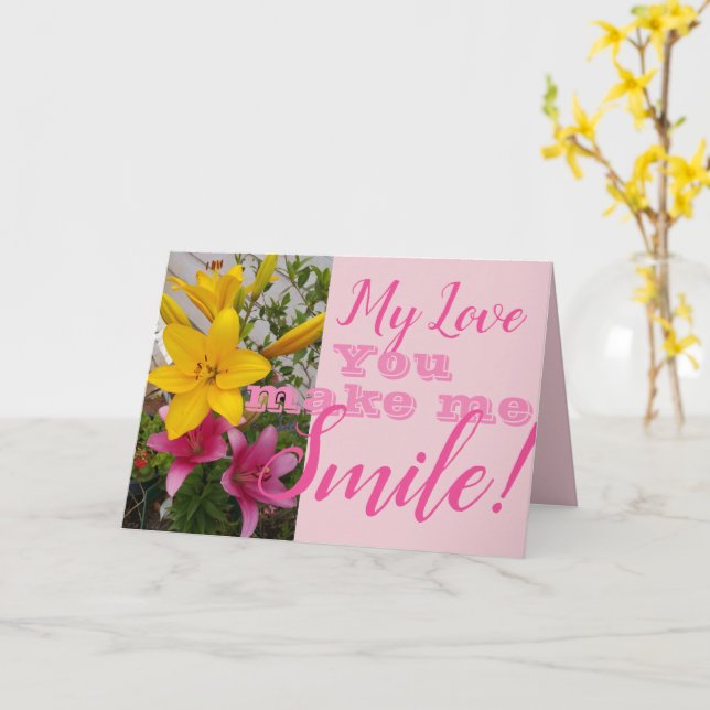 Tarjeta de cumpleaños de flor de lirio rosa que me (flor amarilla)