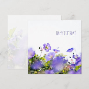 Tarjeta de cumpleaños de flor silvestre púrpura