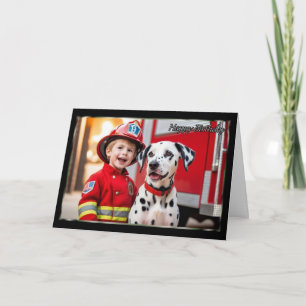 Tarjeta de cumpleaños de joven bombero y niño dálm