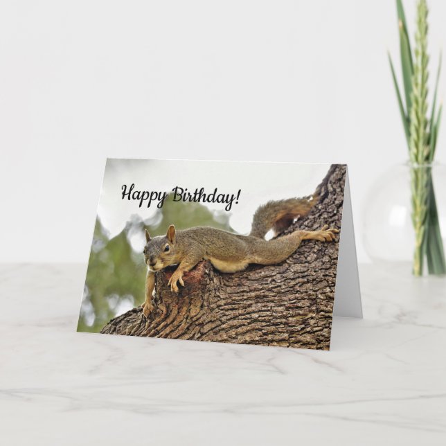 Tarjeta de cumpleaños de la ardilla que reclina el (Anverso)