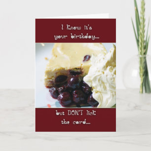 Tarjeta de cumpleaños de la cereza y del pastel de