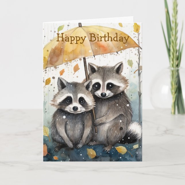 Tarjeta de cumpleaños de mapaches lindos en la llu (Anverso)