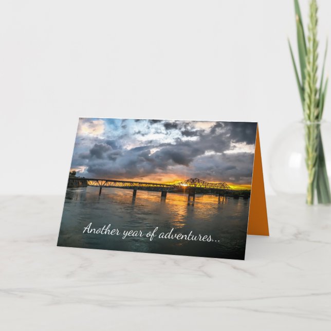 Tarjeta de cumpleaños de otro año de aventuras (Anverso)