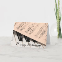 Tarjeta de cumpleaños de piano y puntuación para m