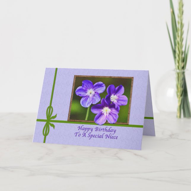 Tarjeta de cumpleaños de sobrina con violas púrpur (Anverso)