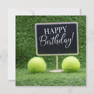 Tarjeta de cumpleaños de tenis con bolas para juga