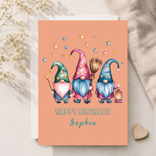 Tarjeta de cumpleaños de tres gnomos mágicos para