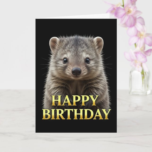 TARJETA DE CUMPLEAÑOS DE WOMBAT EN CLOSEUP NEGRITA (Orquídea)