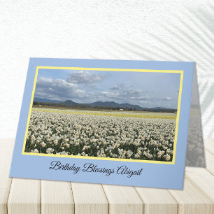 Tarjeta de cumpleaños del campo de narcisos cristi