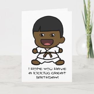 Tarjeta de cumpleaños del karate del muchacho