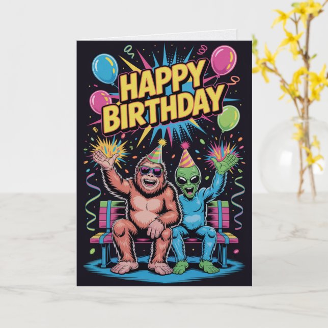 Tarjeta de cumpleaños divertida de Bigfoot Alien C (flor amarilla)