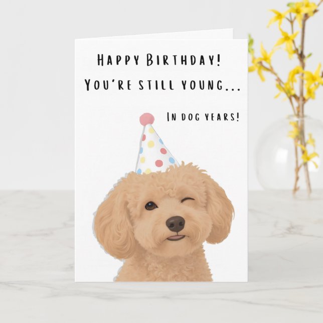 Tarjeta de cumpleaños divertida para perro con chi (flor amarilla)