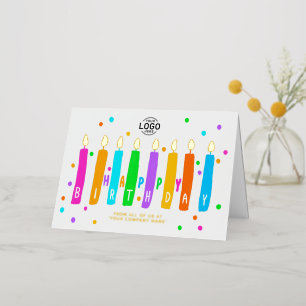 Tarjeta de cumpleaños dorada de velas coloridas pa