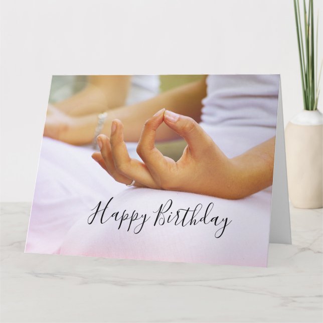 Tarjeta de cumpleaños feliz de yoga dobló el dedo  (Anverso)