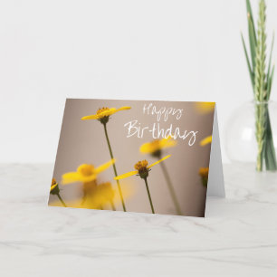 Tarjeta de cumpleaños feliz para las flores amaril