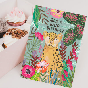 Tarjeta de cumpleaños floral de leopardo salvaje d