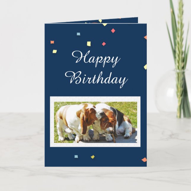 Tarjeta de cumpleaños linda con los perros y los (Anverso)