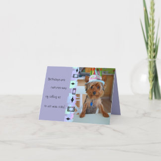 Tarjeta de cumpleaños linda de Yorkie