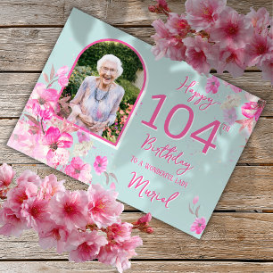 Tarjeta de cumpleaños número 104 con foto floral ú