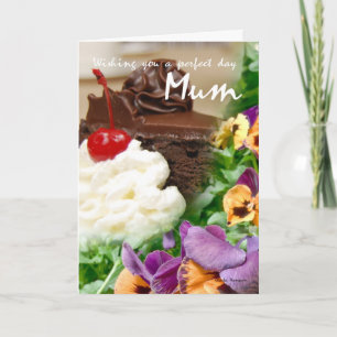 Tarjeta de cumpleaños para la Mamá con torta y flo